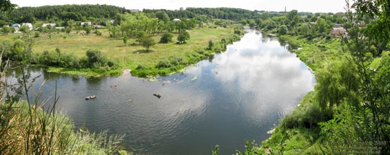 Житомирщина. Новоград-Волынский. Фото. Панорама правого берега речки Случ с высокого левого берега.